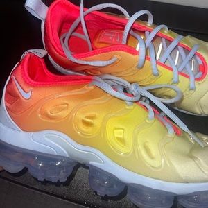 2020
Wmns Air VaporMax Plus 'Sunrise'